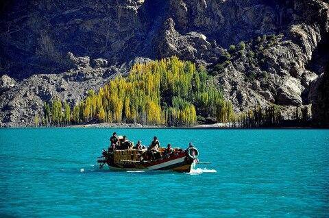 12- Attabad Lake Upper Hunza Valley.jpg