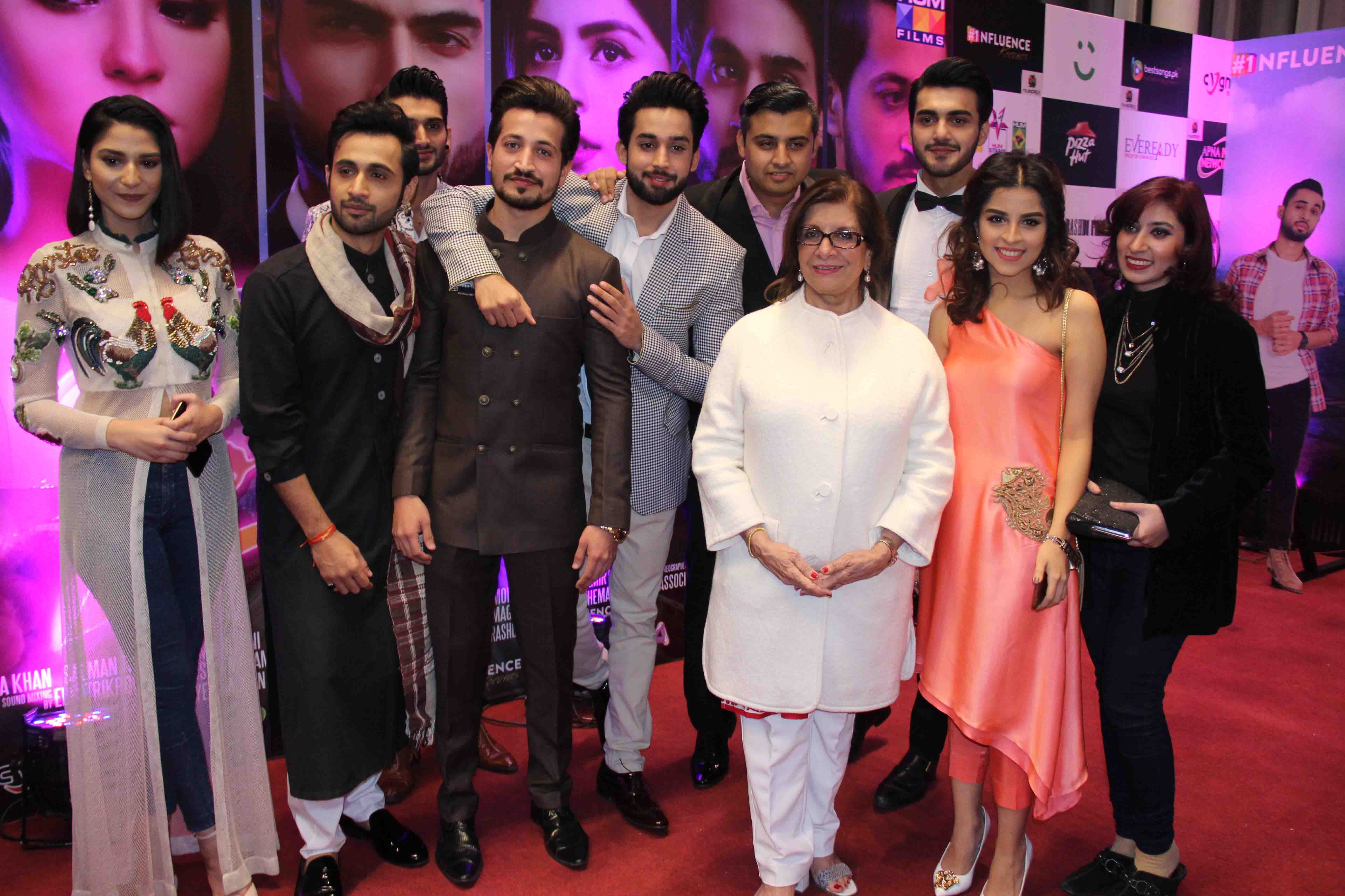 post-report-star-studded-premiere-for-thora-jee-le-held-in-karachi-2
