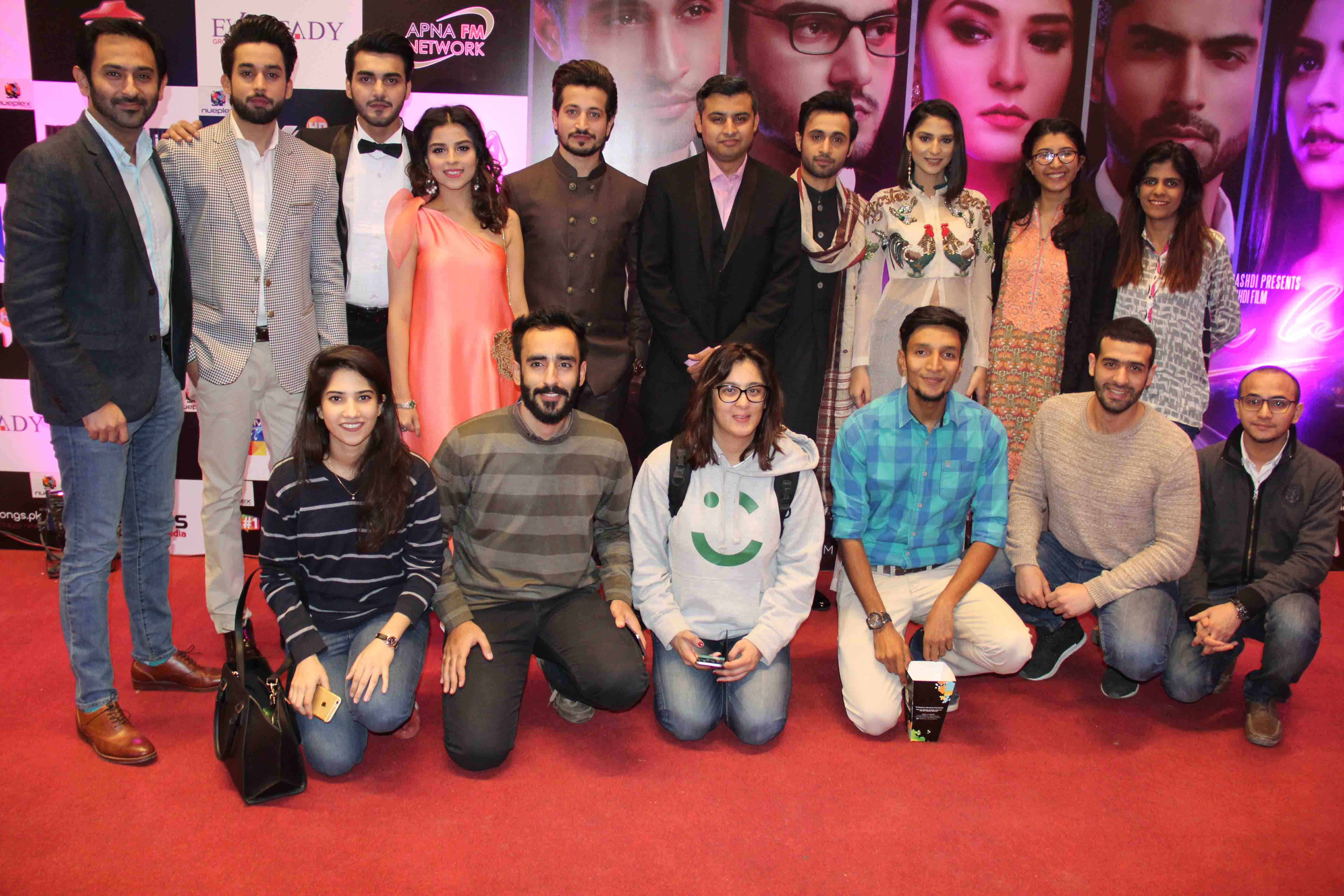 post-report-star-studded-premiere-for-thora-jee-le-held-in-karachi-3