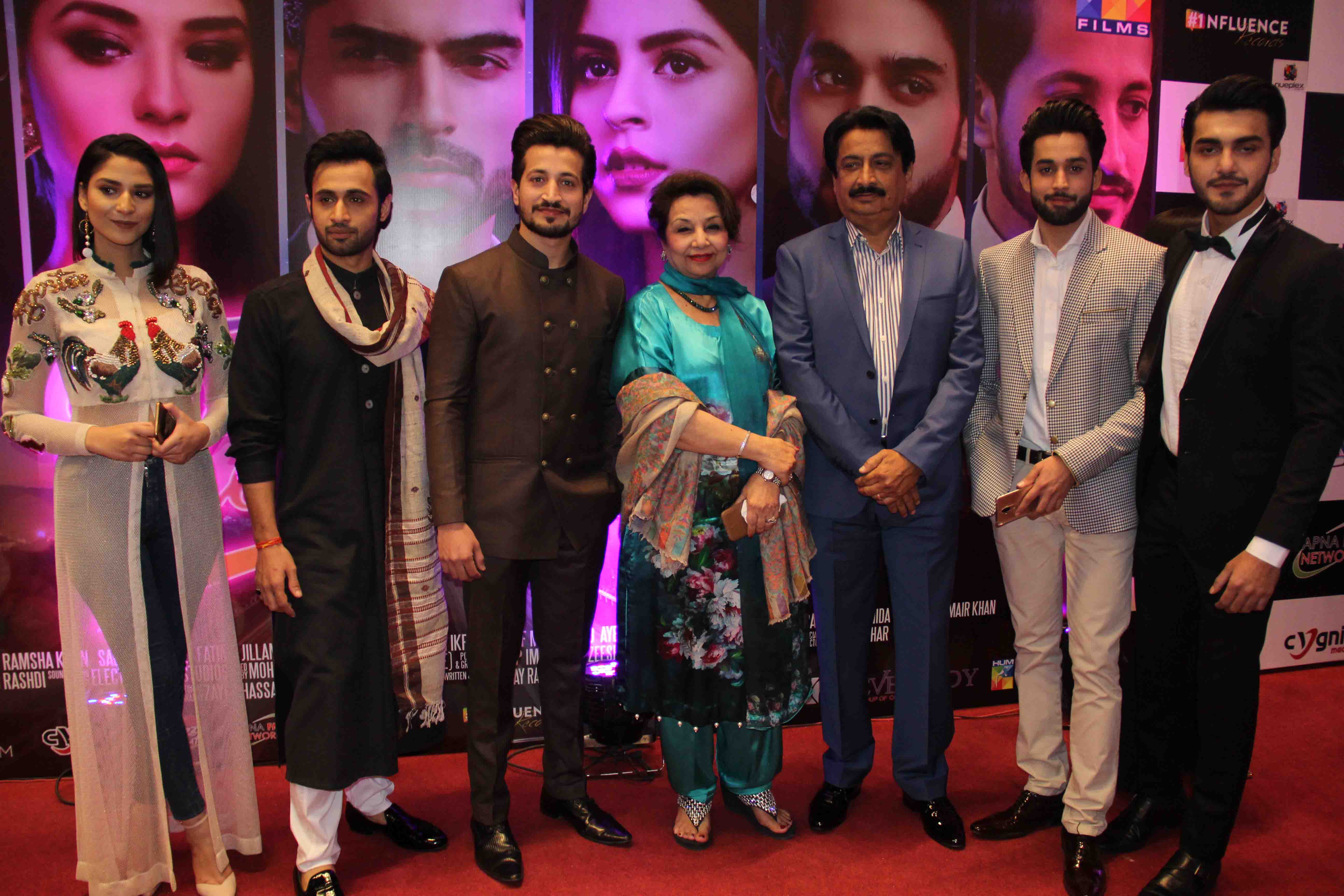 post-report-star-studded-premiere-for-thora-jee-le-held-in-karachi-4